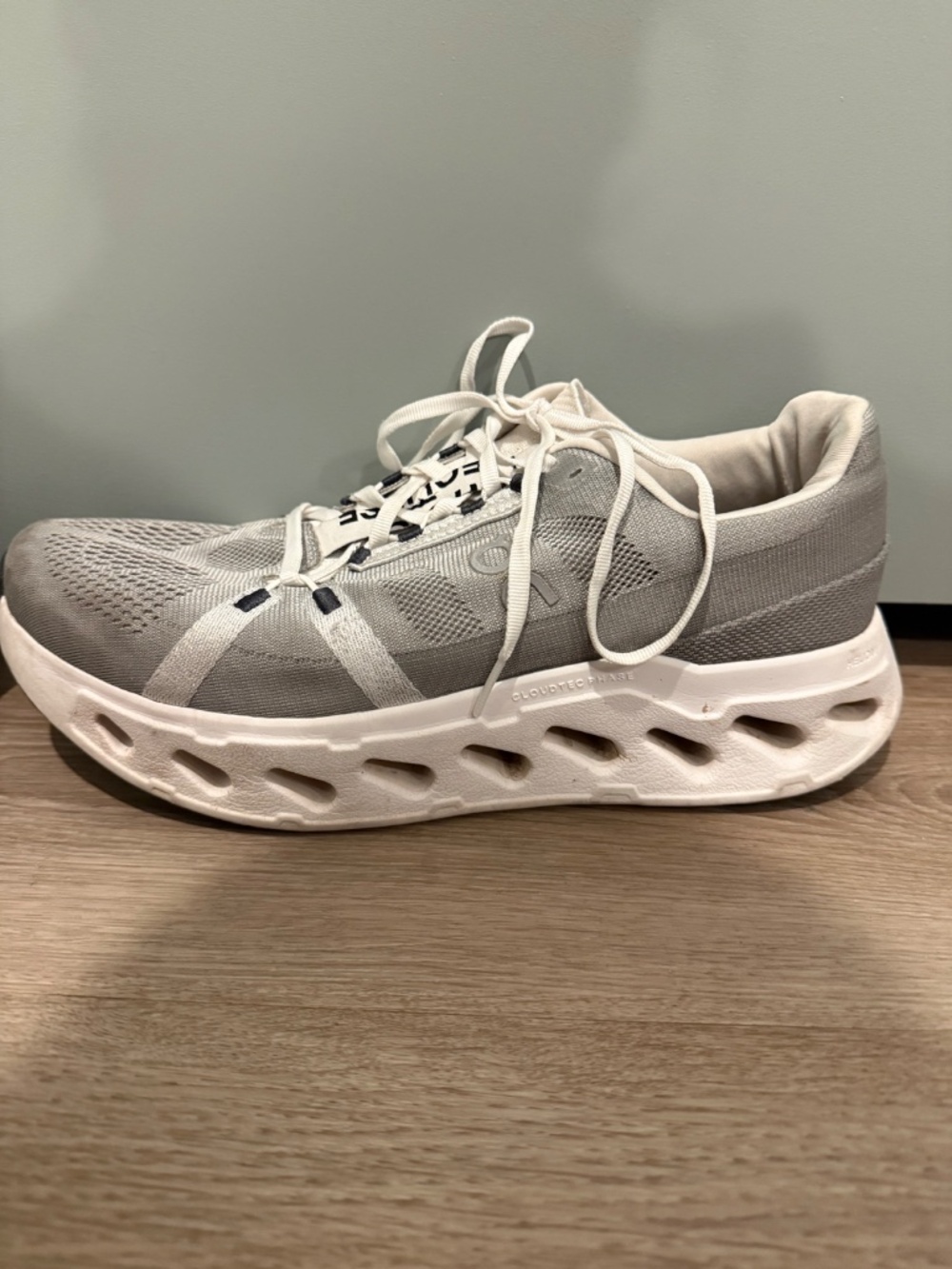 On Clouds Men Shoes - Picture 2 of 12